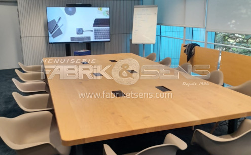 Table de conférence sur-mesure en bois 