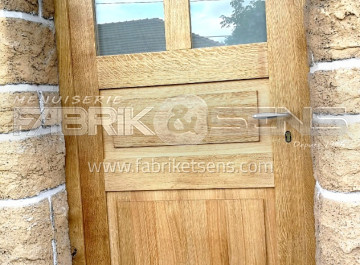 Porte d’entrée sur-mesure en bois de chêne à Lyon (69)