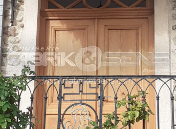 Porte d’entrée sur-mesure en bois de chêne à Régnié-Durette (69)