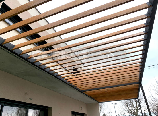 Brise-soleil sur-mesure en bois proche de Lyon (69)