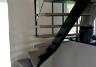 Escalier limon central ¼ tournant débillardé sur-mesure en bois/métal à Chassieu (69)